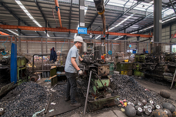 大连网架配件-螺栓球加工车间